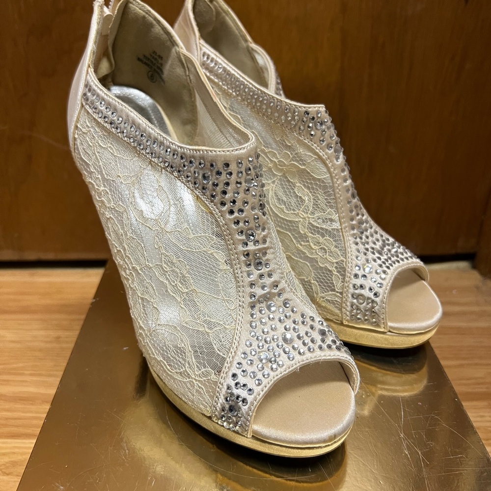 Elegant Lace Peep-Toe Wedges